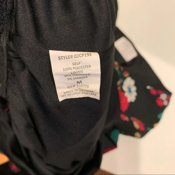 Sienna Sky black floral romper women’s large - Picture 12 of 12